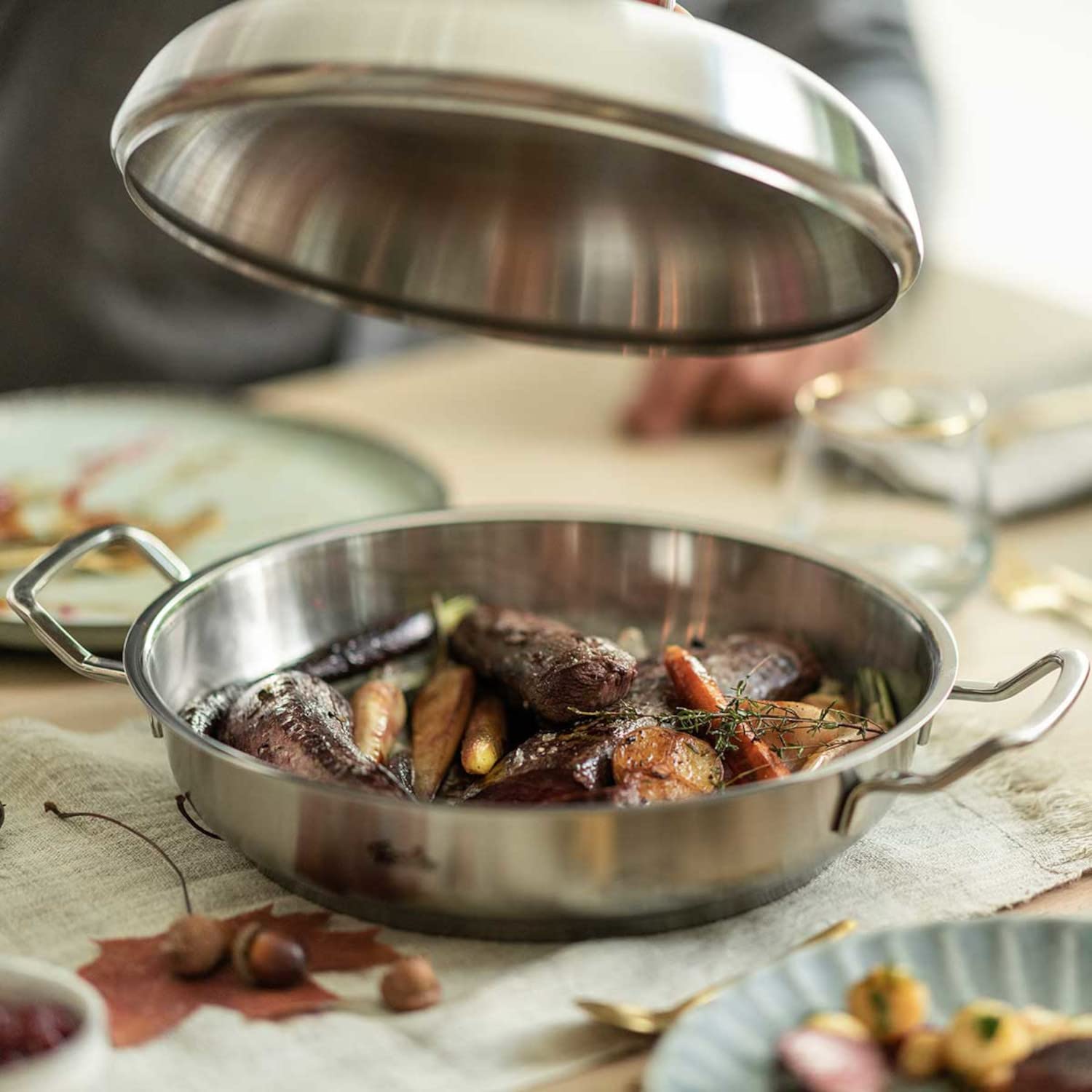 Fissler Original-Profi Collection Servierpfanne Ø 28 cm, 3 L, Edelstahl, hoher Rand, Hochraumdeckel, unbeschichtet, induktionsgeeignet